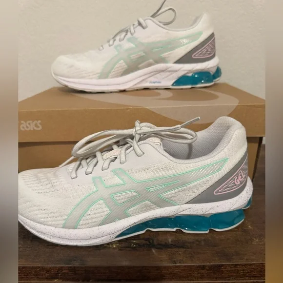 ASICS Gelquantum 180 White Fresh ice in 9.5 worn once - Picture 5 of 15